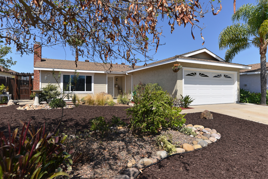 1 storey house with garage